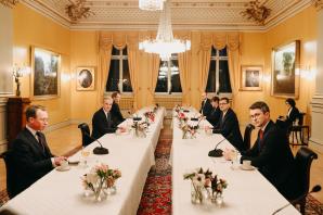 Premier: dzisiaj wiemy bardzo dobrze, że będziemy niezależni od rosyjskiej ropy i gazu. Mateusz Morawiecki wziął udział w szczycie szefów rządów państw V4 oraz Wielkiej Brytanii w Londynie