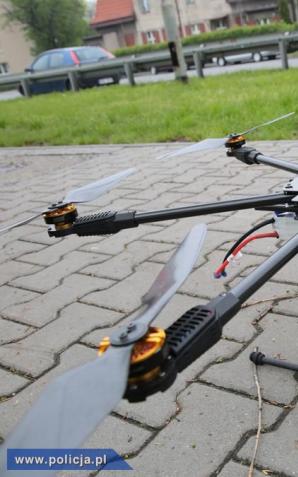 Dronami uderzają w piratów drogowych. Nowatorski pomysł śląskiej drogówki! 