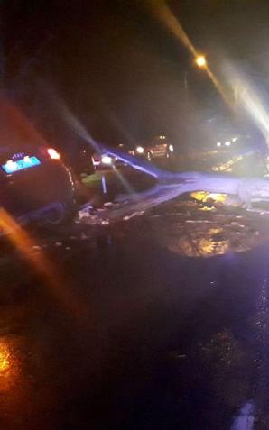 Policjanci pomagali podczas usuwania szkód jakie wyrządził Orkan Grzegorz