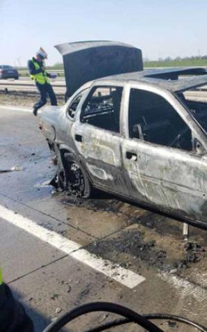 Wypadek na A4 . Strażacy ugasili płonące auto