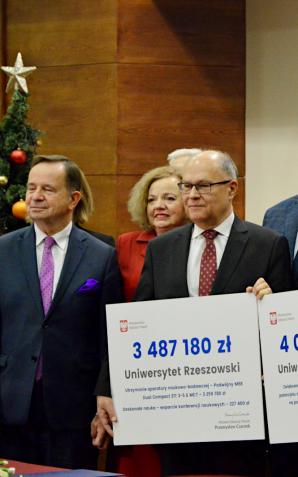 [VIDEO] Szef MEiN w Rzeszowie: Udało się zwiększyć liczbę studentów na pierwszym roku studiów lekarskich o 60 proc.