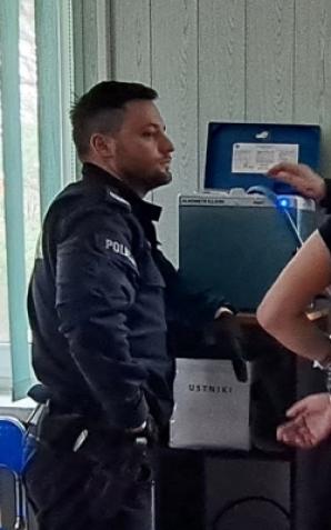 Bez uprawnień, dziecko bez fotelika, 3 promile, kolizja i ucieczka z miejsca zdarzenia oraz agresja wobec funkcjonariuszy. Będzie o czym pomyśleć na święta