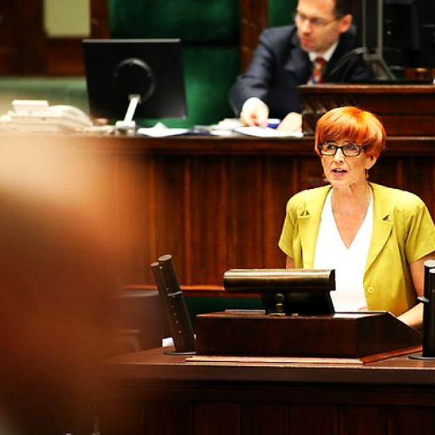 [VIDEO] Sejm: Program 500+ realizuje postawione cele. Przede wszystkim redukuje ubóstwo i inwestuje w rodzinę