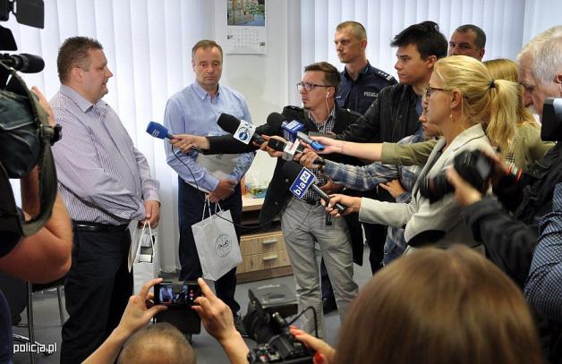 Komendant uhonorował dwóch białostockich taksówkarzy. Zatrzymali kierowcę, który zabił dwie młode osoby