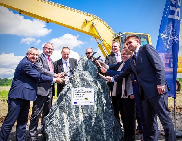 Rusza budowa kolejnego odcinka czeskiej autostrady D11 do granicy z Polską
